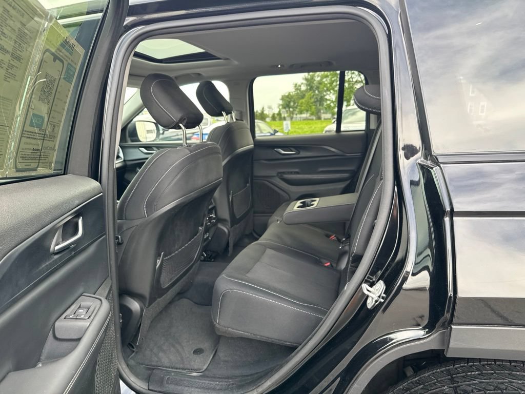Used 2023 Jeep Grand Cherokee Laredo w/ Luxury Tech Group I AWD/4WD image 36