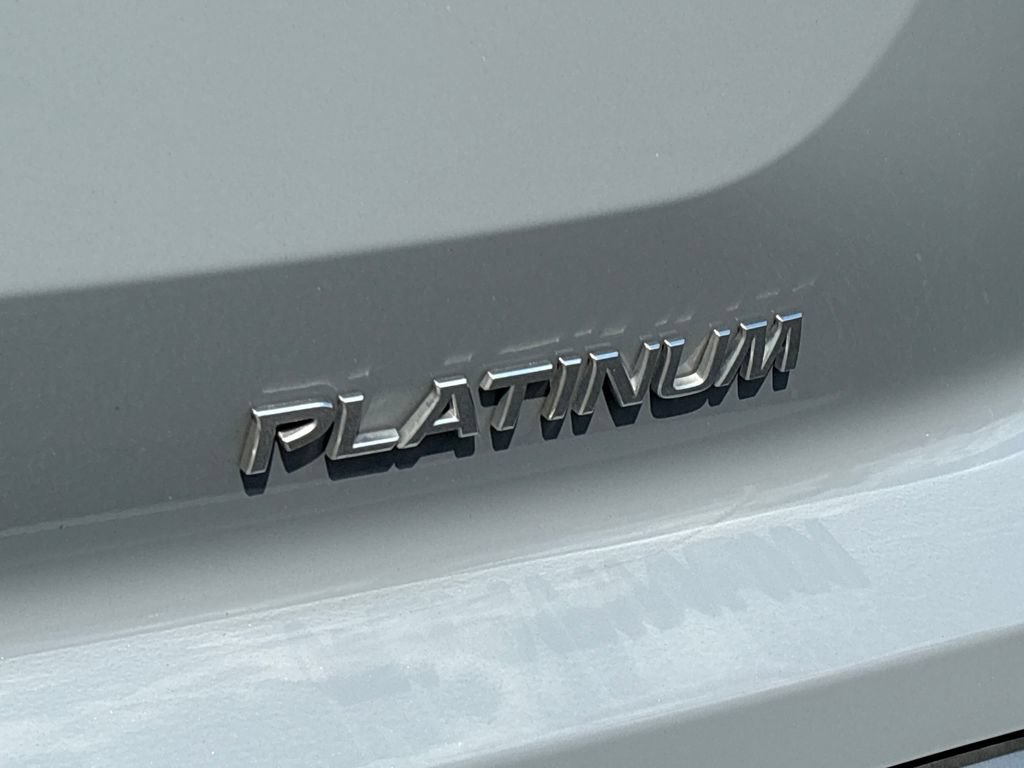 Used 2025 Nissan Pathfinder Platinum FWD image 33