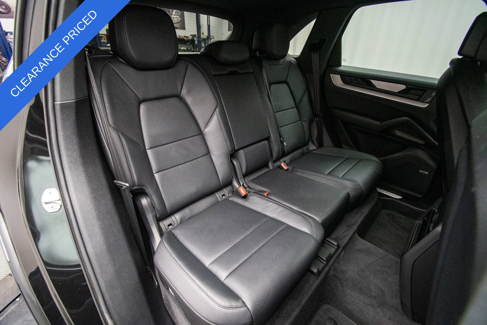 Used 2025 Porsche Cayenne AWD/4WD image 16