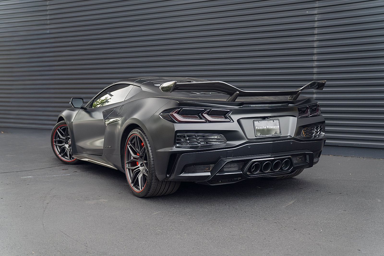 Used 2023 Chevrolet Corvette Z06 w/ Z07 Performance Package RWD image 3