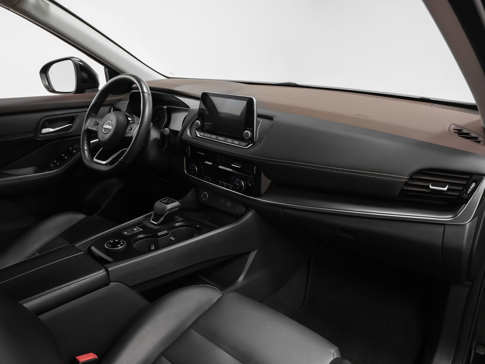 Used 2022 Nissan Rogue SV w/ SV Premium Package image 21