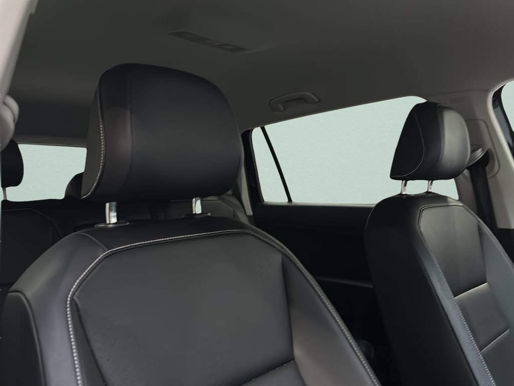 Used 2021 Volkswagen Tiguan SE AWD/4WD image 16