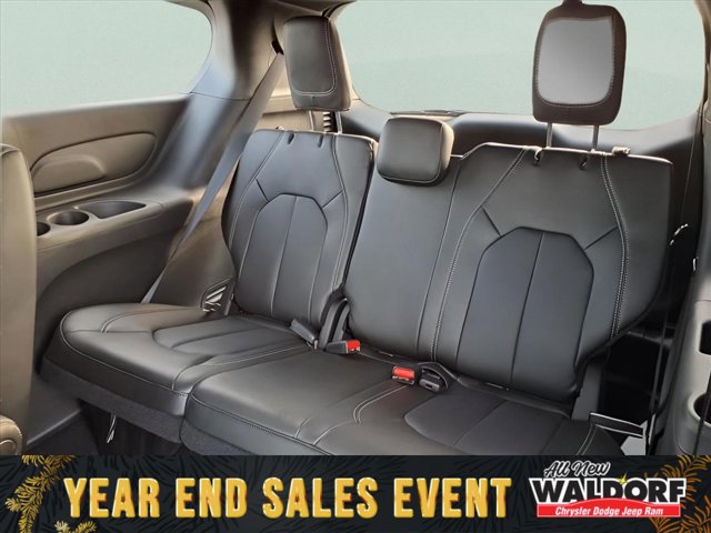 New 2025 Chrysler Voyager LX image 17
