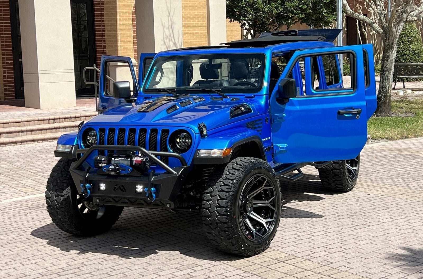 Used 2021 Jeep Wrangler Unlimited Sahara AWD/4WD image 3