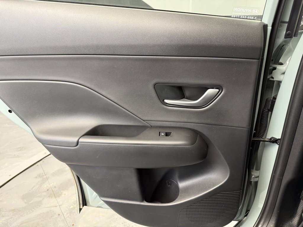 Used 2025 Hyundai Kona Limited image 43