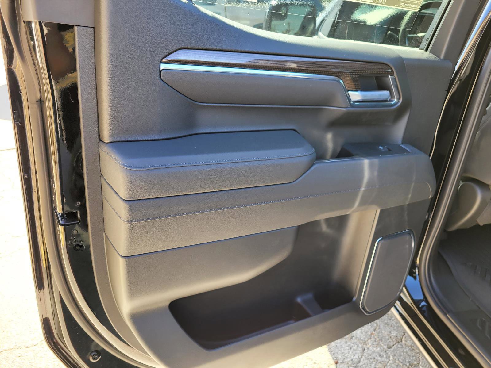 New 2026 Chevrolet Silverado 1500 LT Trail Boss w/ Convenience Package II AWD/4WD image 9