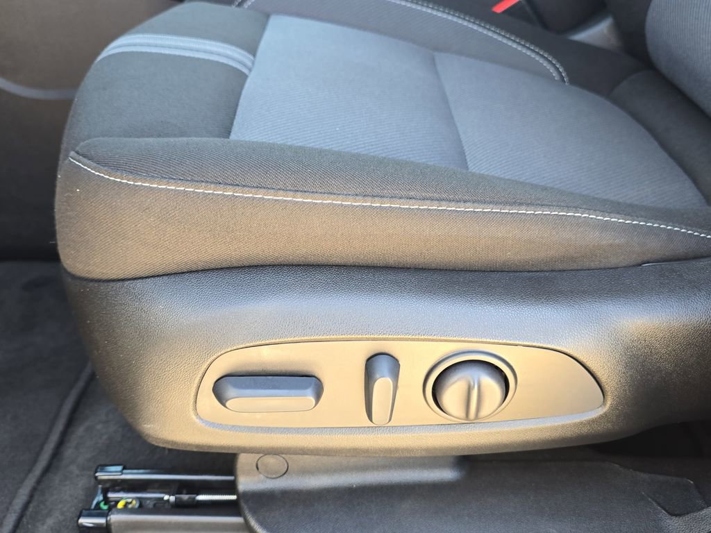 Used 2025 Chevrolet Blazer LT image 30