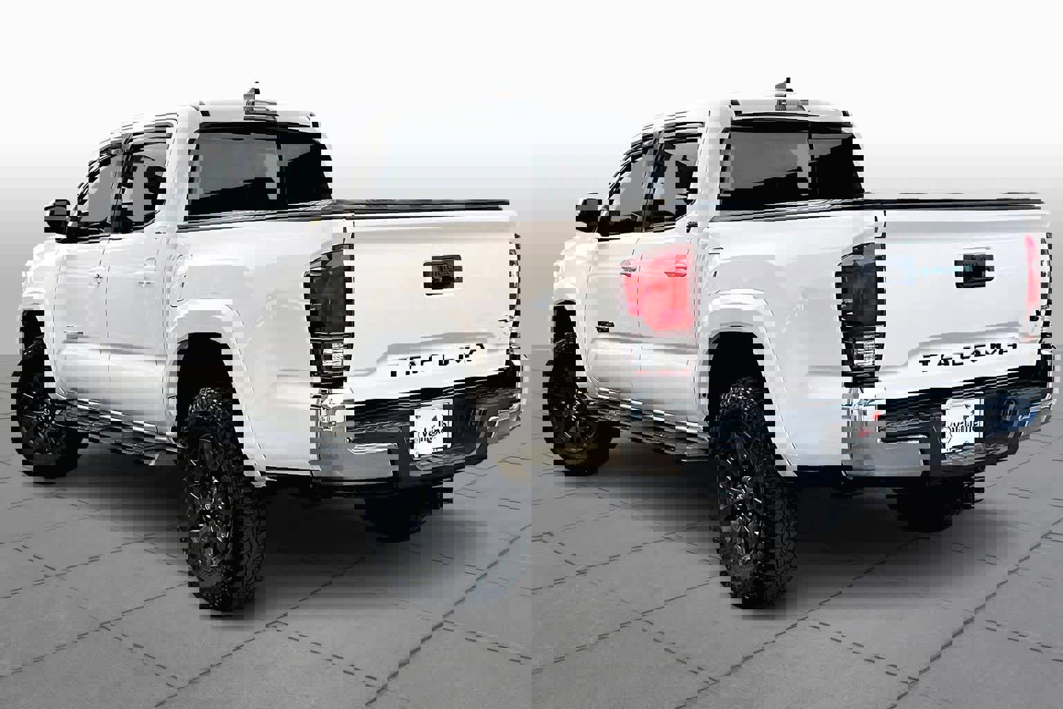 Used 2020 Toyota Tacoma SR5 image 12