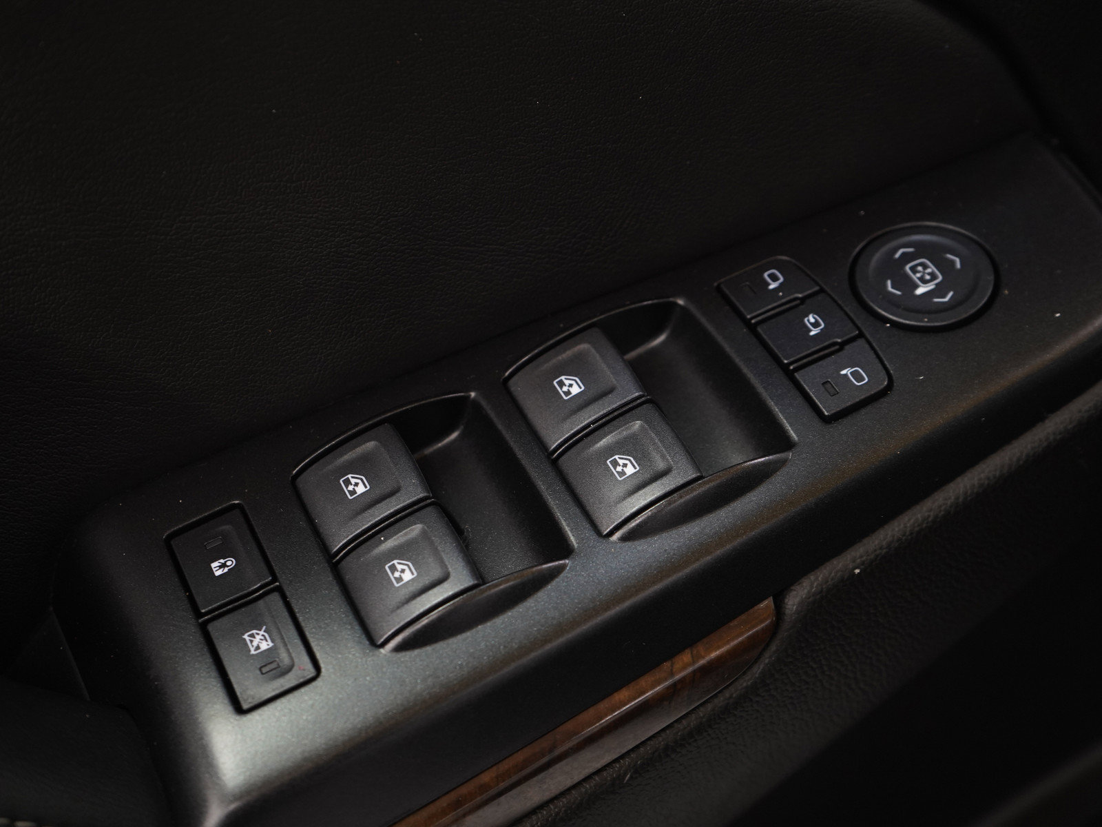 Used 2020 Chevrolet Suburban LT AWD/4WD image 26