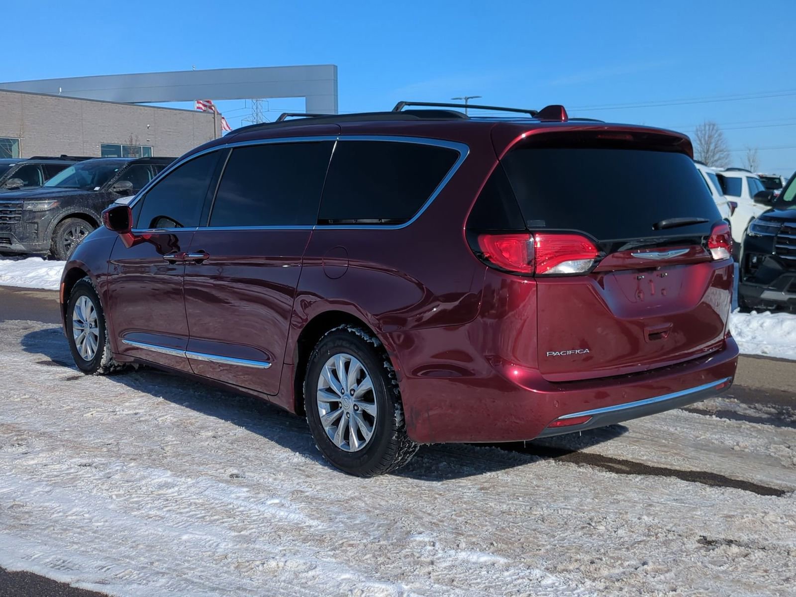 Used 2017 Chrysler Pacifica Touring-L image 5