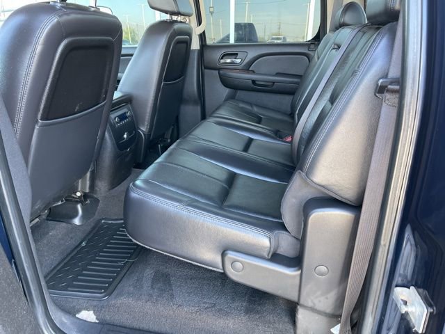 Used 2007 GMC Sierra 2500 SLT w/ EZ-Lift Tailgate Package AWD/4WD image 12