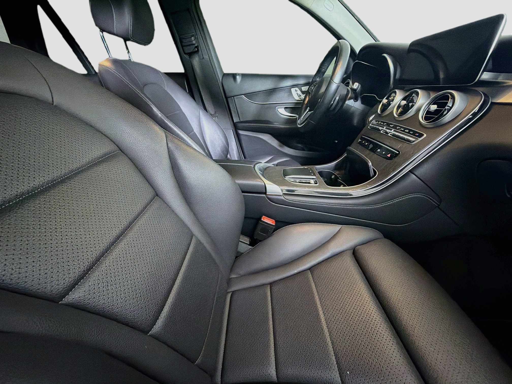 Used 2021 Mercedes-Benz GLC 300 4MATIC w/ Premium Package image 31
