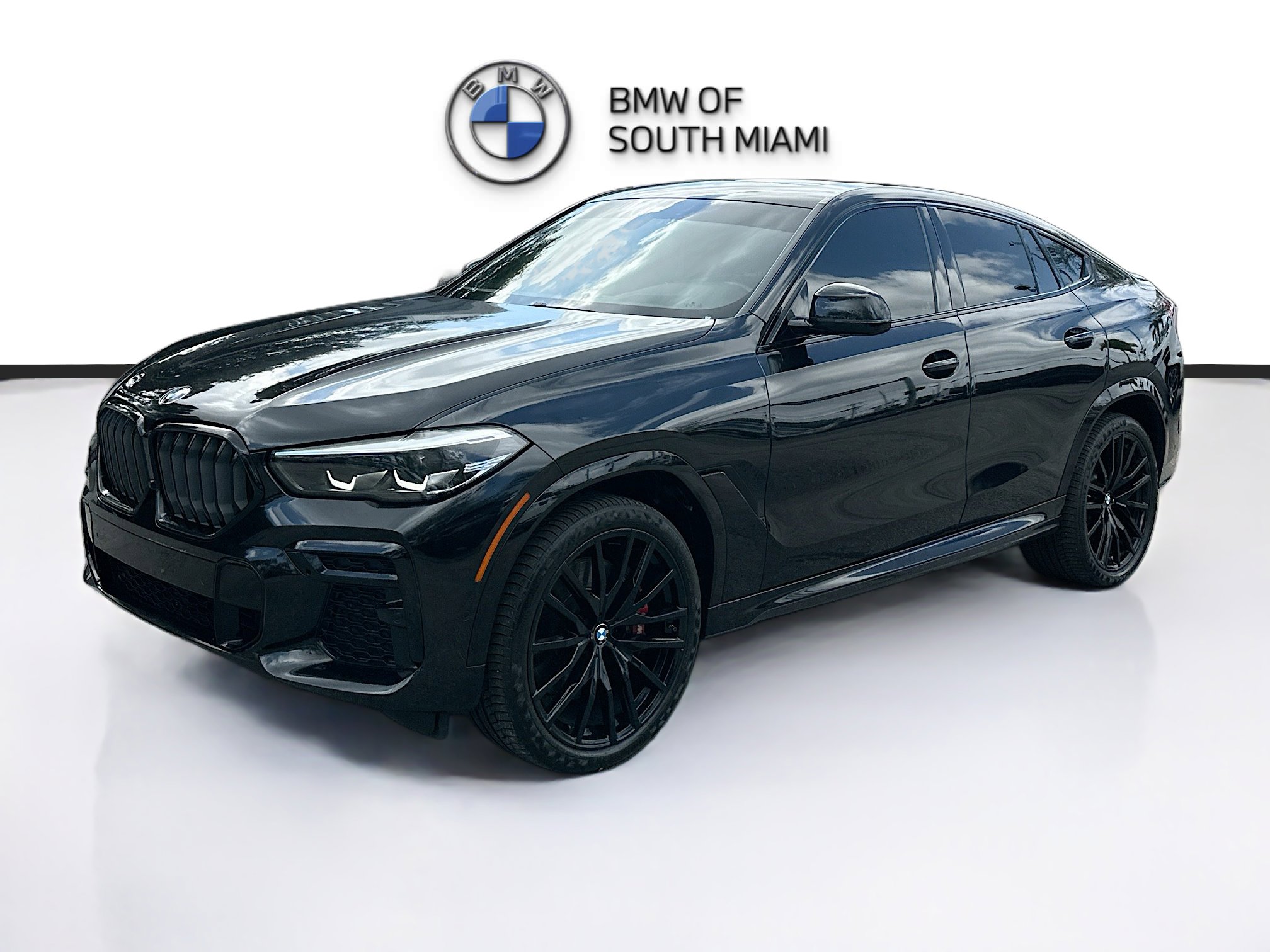 Used 2022 BMW X6 M50i w/ Premium Package image 3