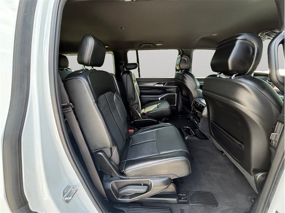 Used 2024 Jeep Wagoneer Series II AWD/4WD image 47