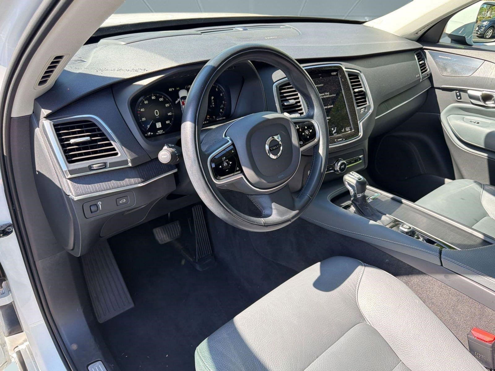 Used 2020 Volvo XC90 T6 Momentum w/ Protection Package Premier AWD/4WD image 4