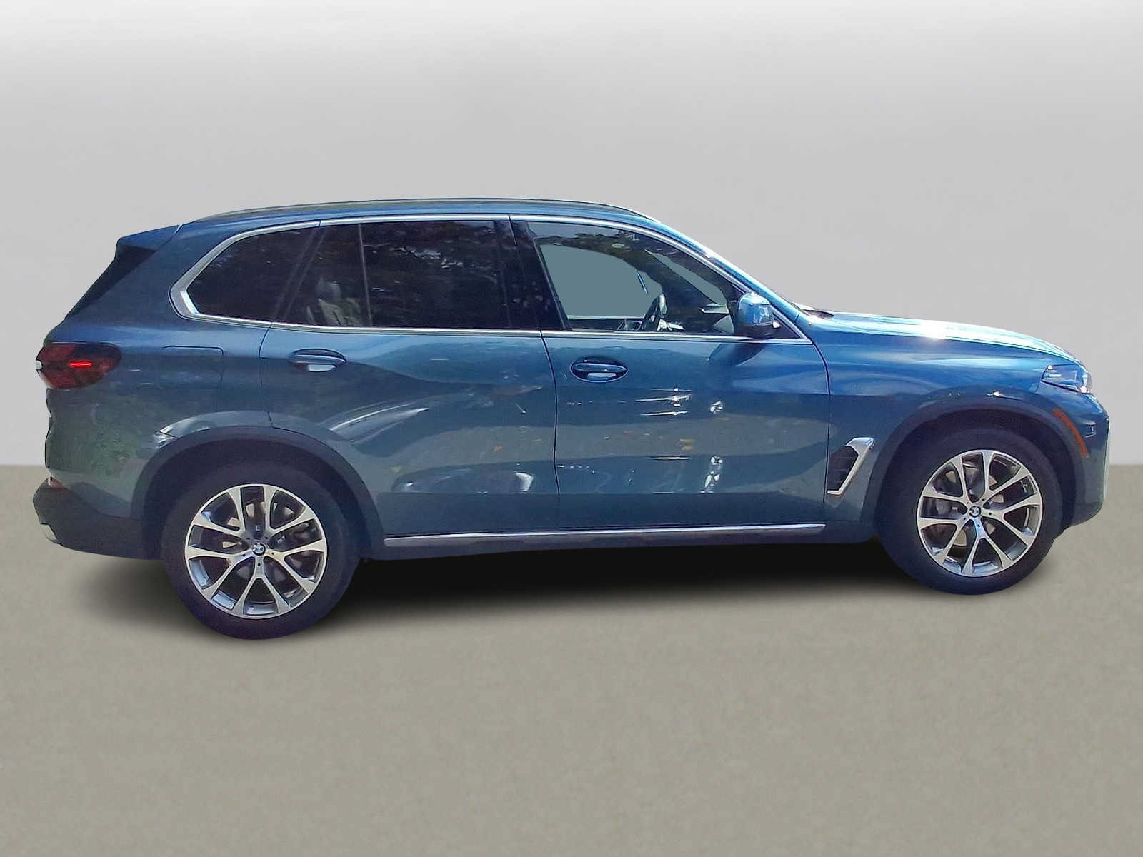 Used 2024 BMW X5 xDrive40i w/ Premium Package AWD/4WD image 32