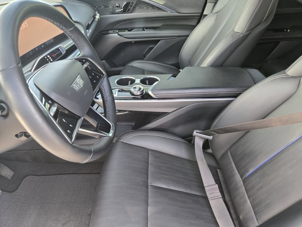 Certified 2024 Cadillac Lyriq Luxury RWD image 8