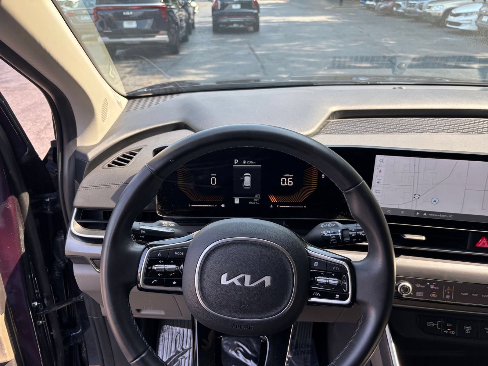 Used 2026 Kia Carnival FWD image 31