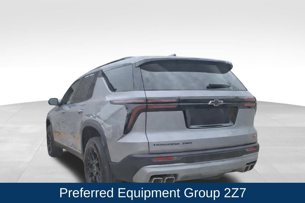 Used 2025 Chevrolet Traverse Z71 image 3