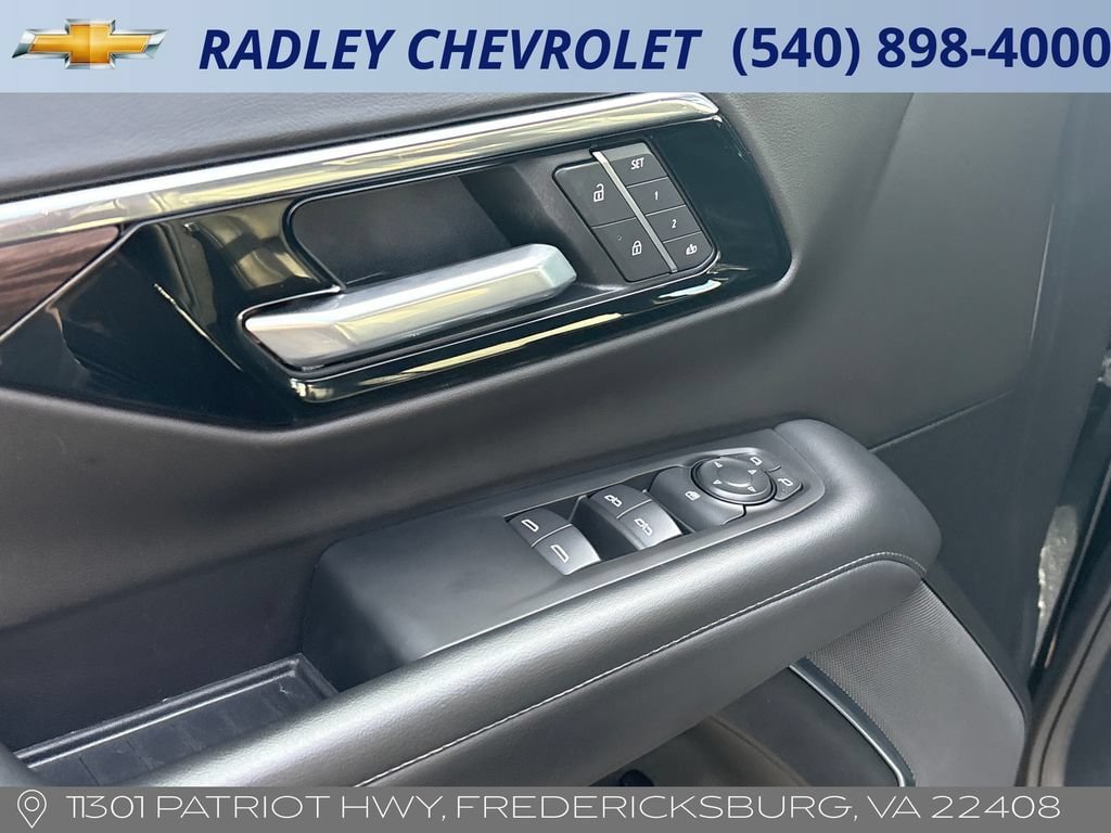 Certified 2025 Chevrolet Suburban LT AWD/4WD image 5
