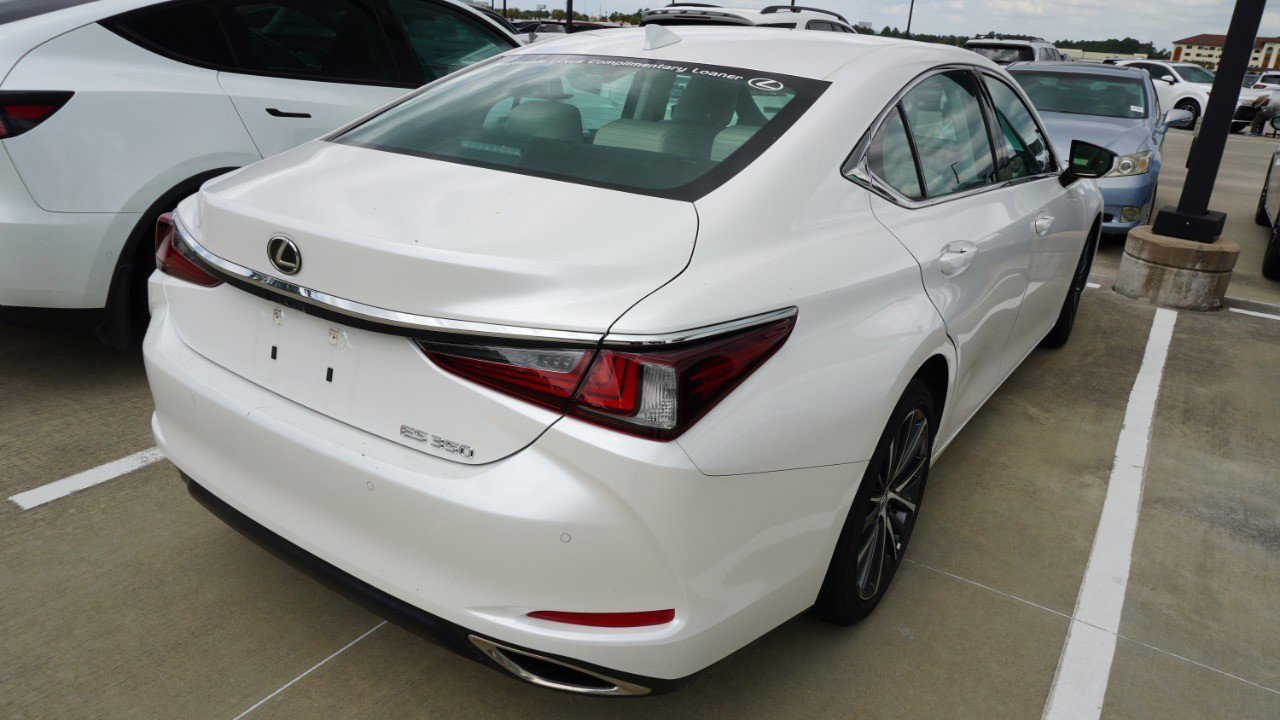 Used 2025 Lexus ES 350 w/ Premium Package FWD image 5
