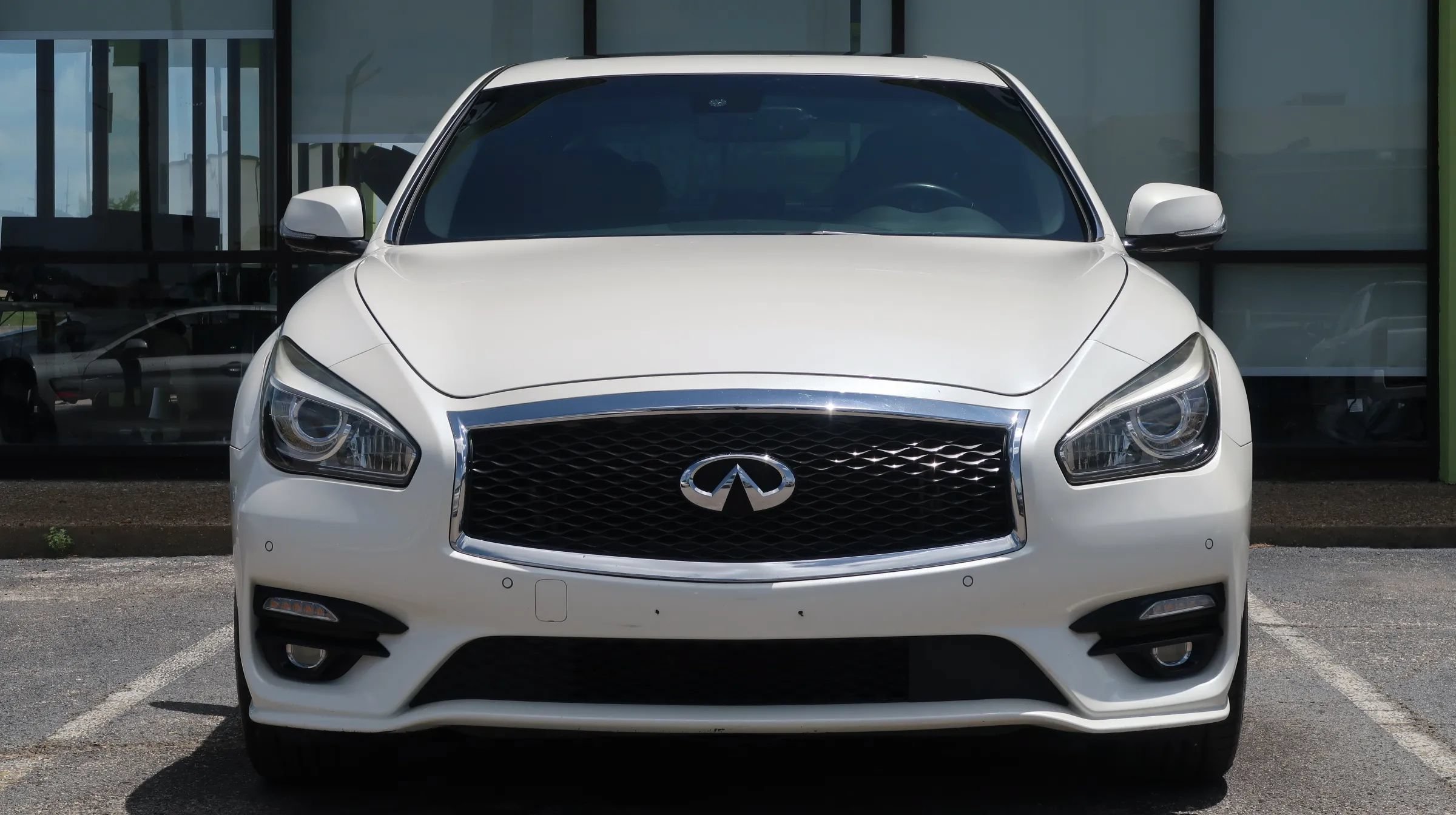 Used 2019 INFINITI Q70 Luxe w/ Sport Package RWD image 2