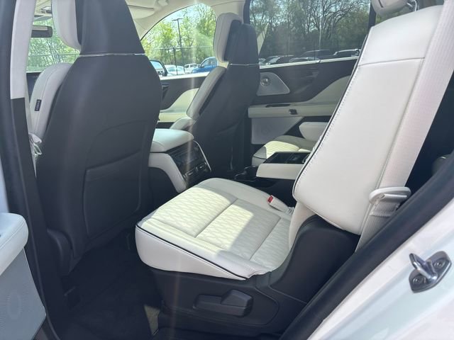 Certified 2024 Lincoln Aviator Black Label w/ Class IV Trailer Tow Package AWD/4WD image 12