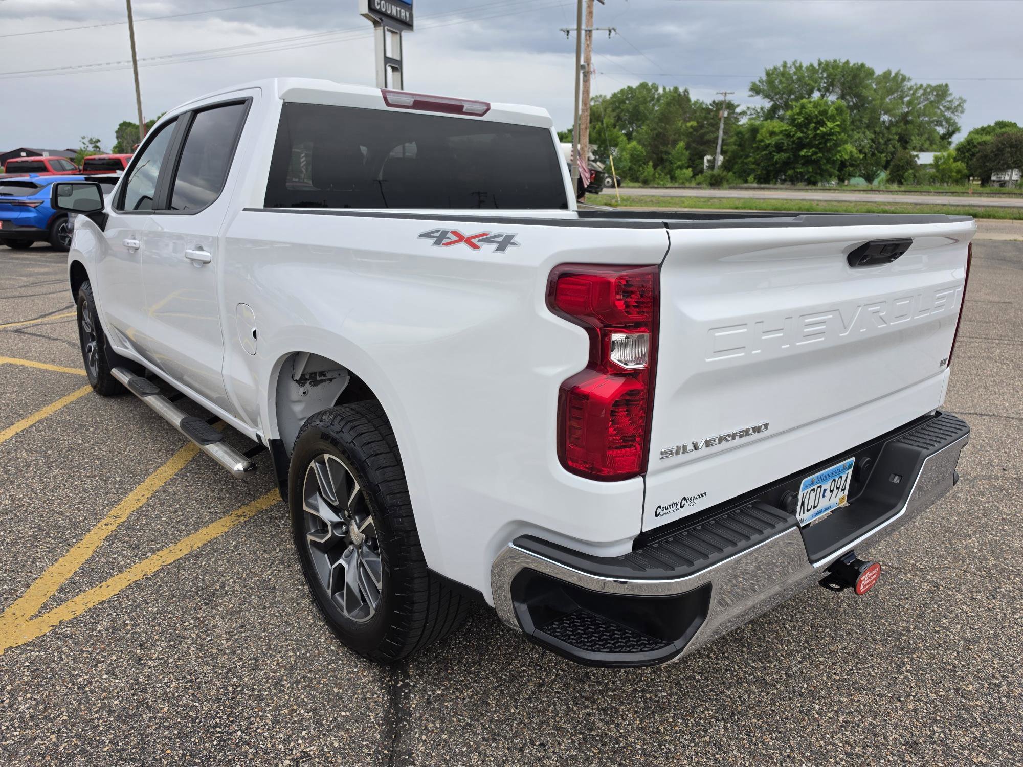 Used 2022 Chevrolet Silverado 1500 LT AWD/4WD image 3