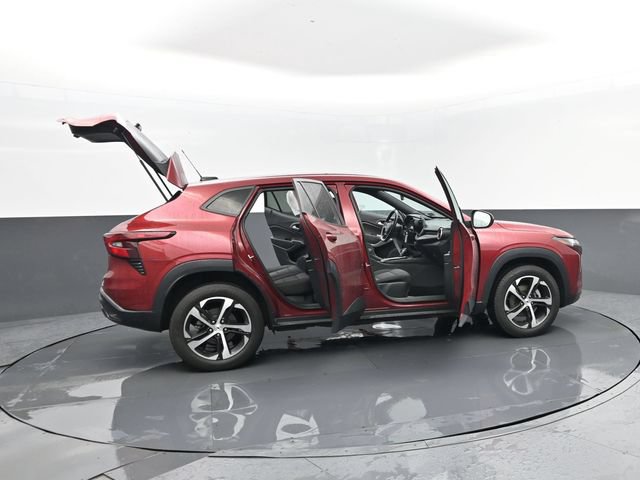 Used 2024 Chevrolet Trax RS w/ Sunroof Package FWD image 30