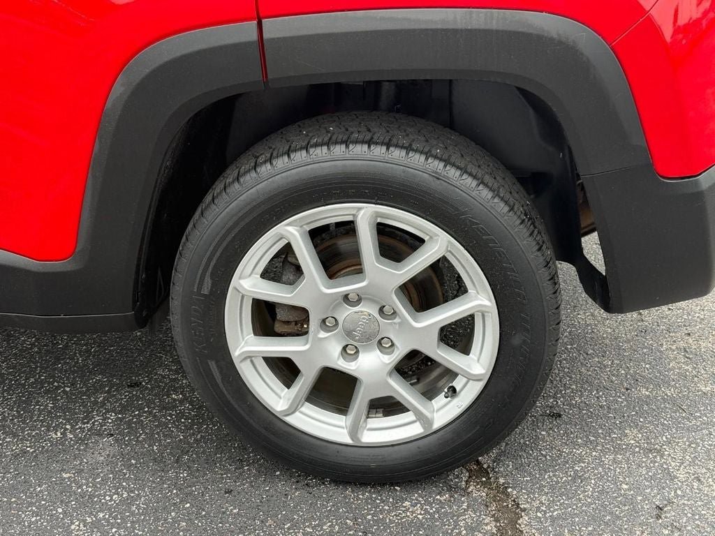Used 2019 Jeep Renegade Latitude w/ Cold Weather Group AWD/4WD image 6
