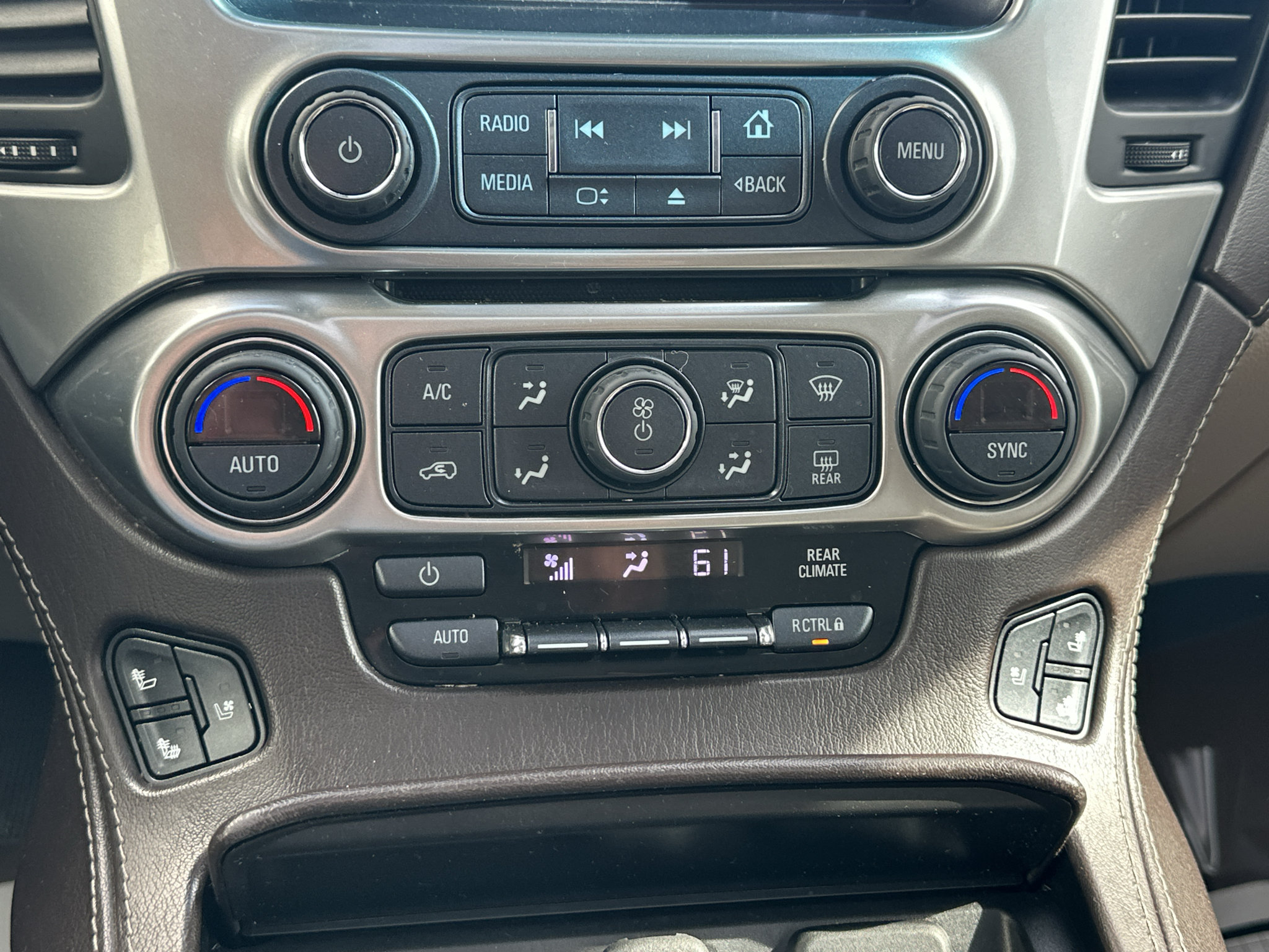 Used 2017 Chevrolet Suburban Premier AWD/4WD image 17