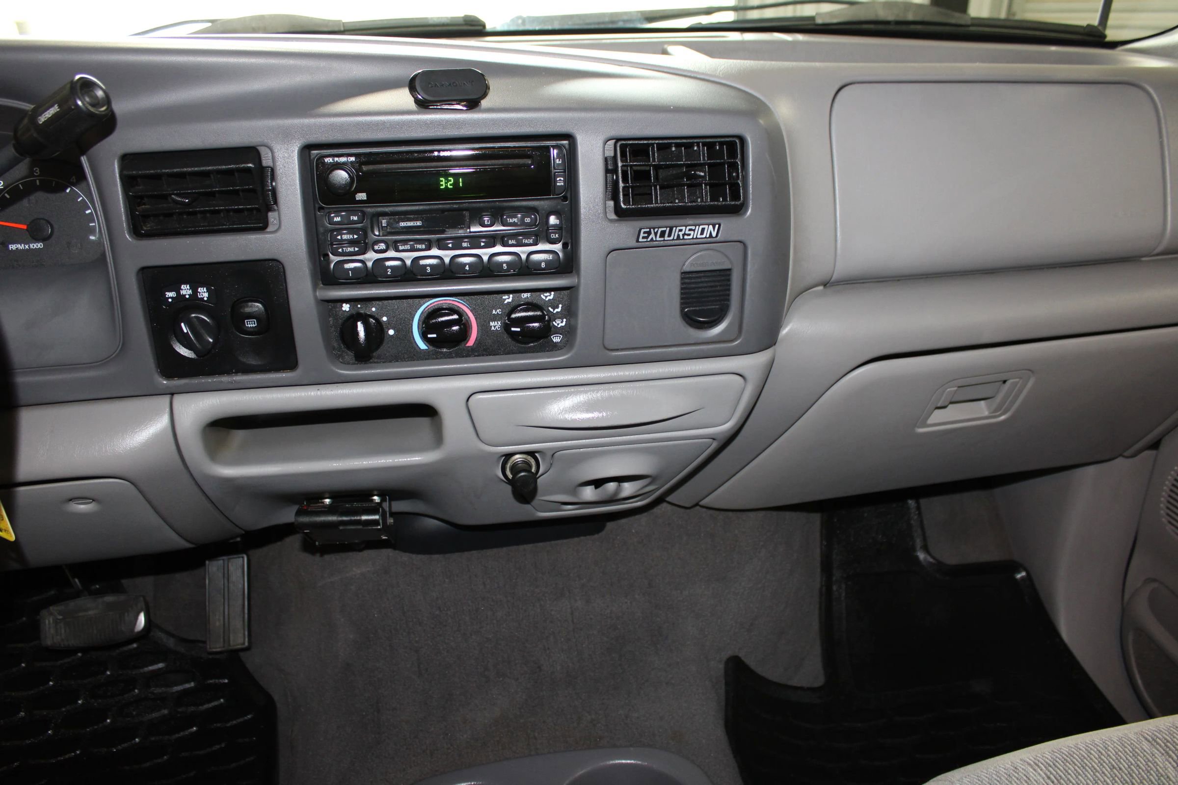 Used 2000 Ford Excursion XLT AWD/4WD image 13