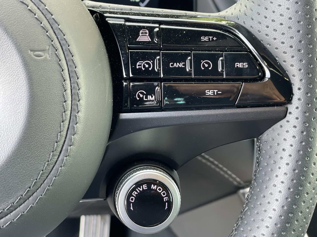 New 2025 Maserati Grecale Modena image 9