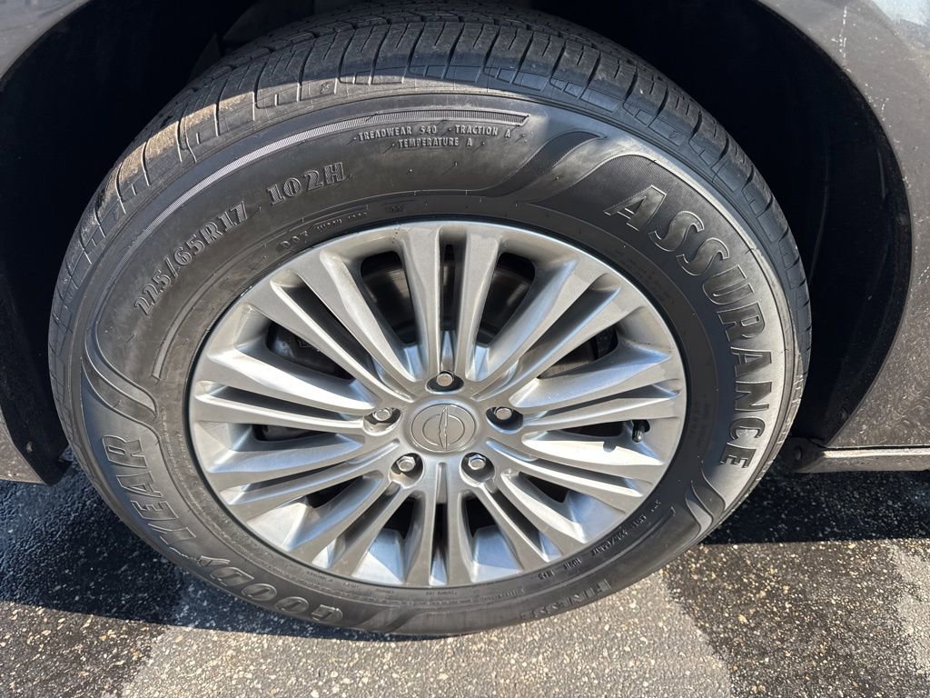 Used 2016 Chrysler Town & Country Touring-L w/ Driver Convenience Group image 38