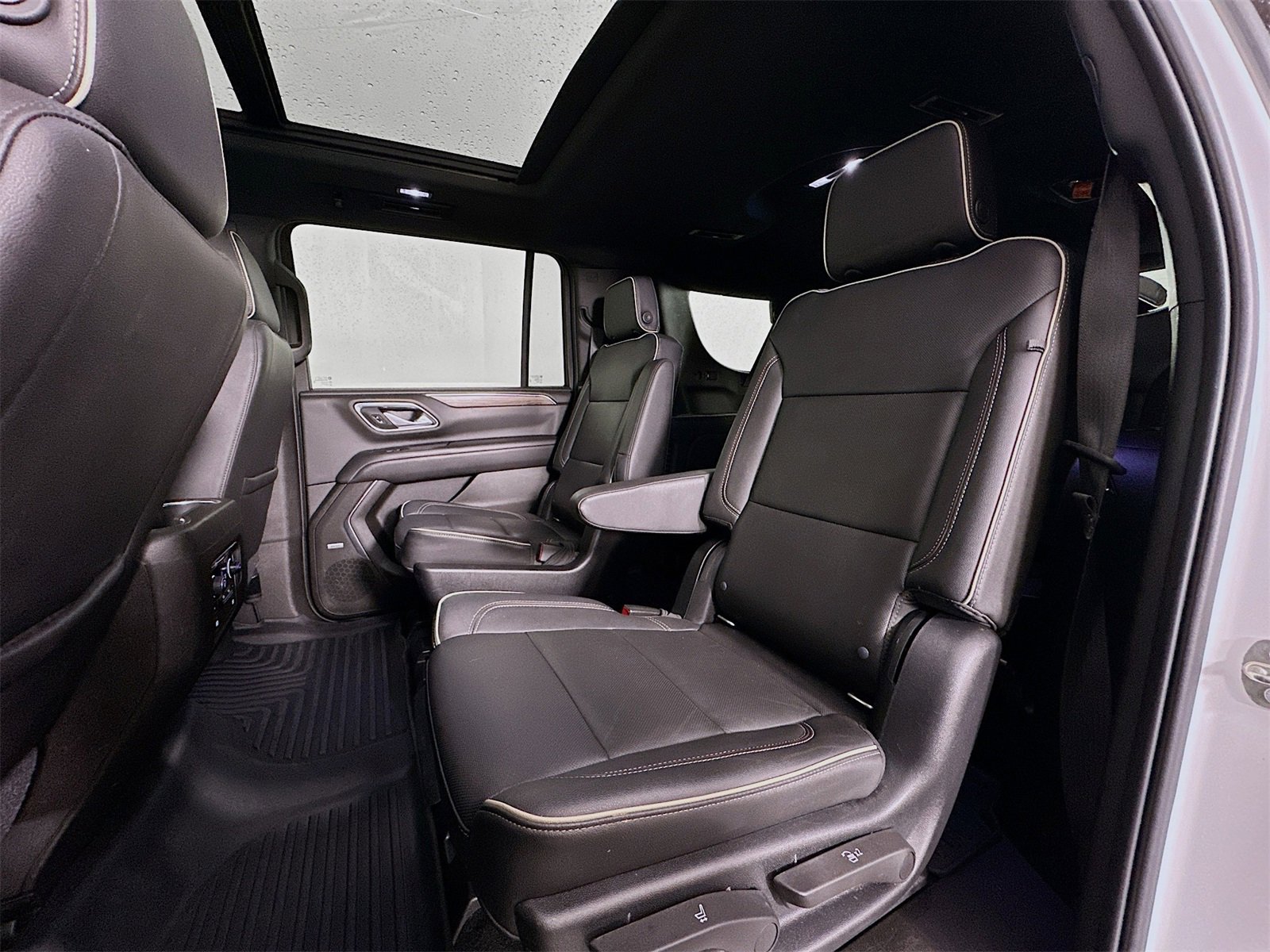 Used 2021 Chevrolet Suburban Premier w/ Premium Package image 26