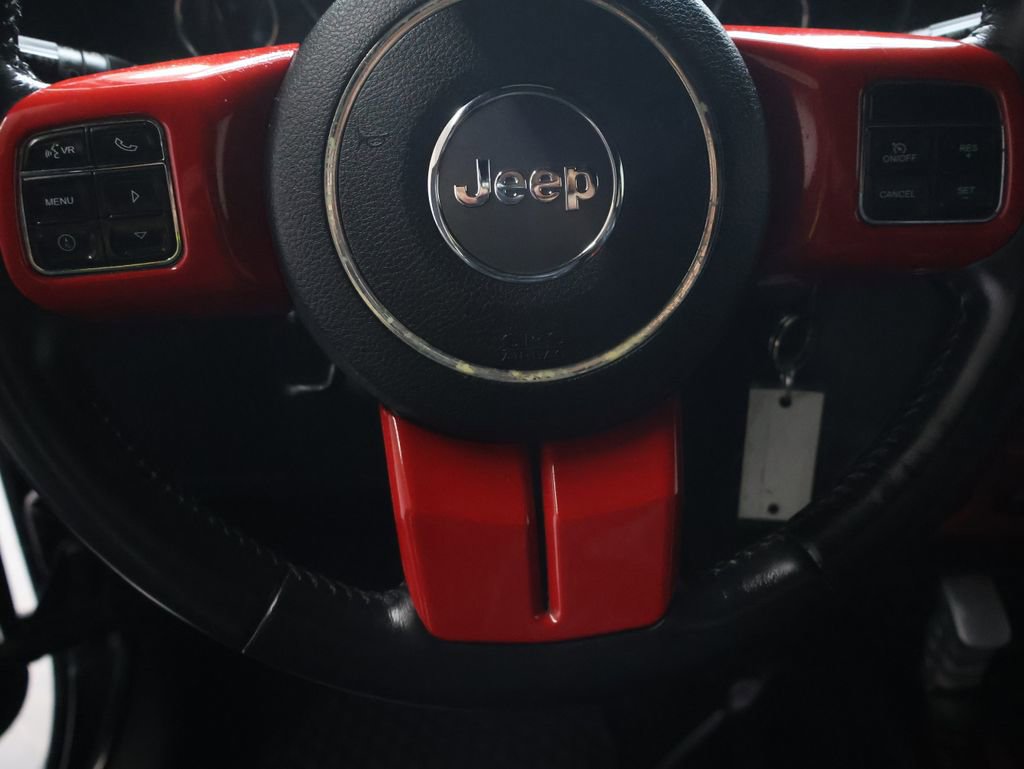 Used 2018 Jeep Wrangler Unlimited Rubicon w/ Connectivity Group image 19