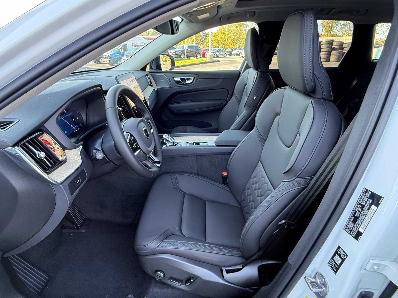 New 2027 Volvo XC60 B5 Core AWD/4WD image 14