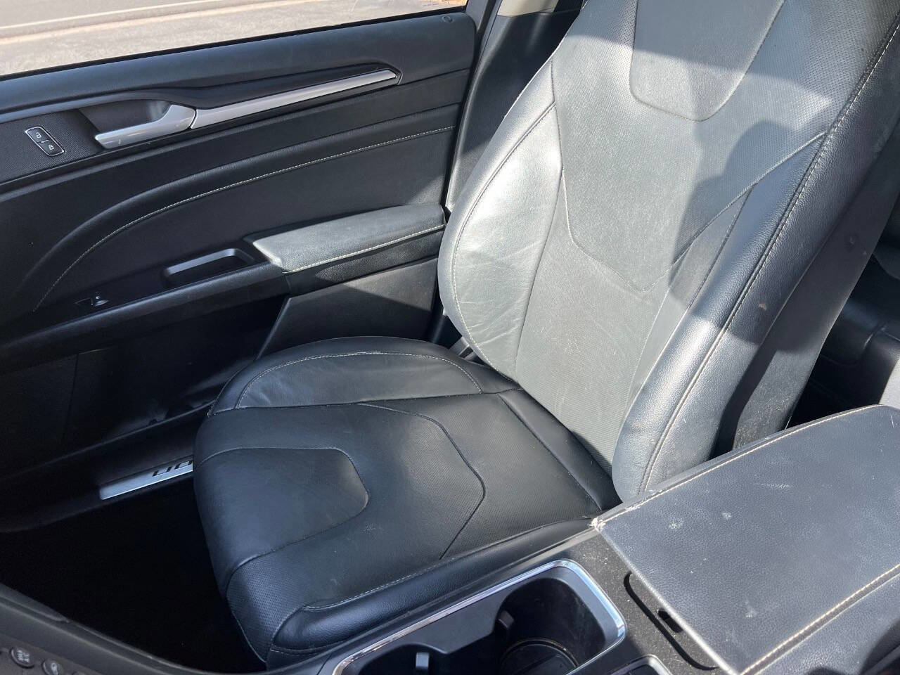 Used 2020 Ford Fusion Titanium image 16