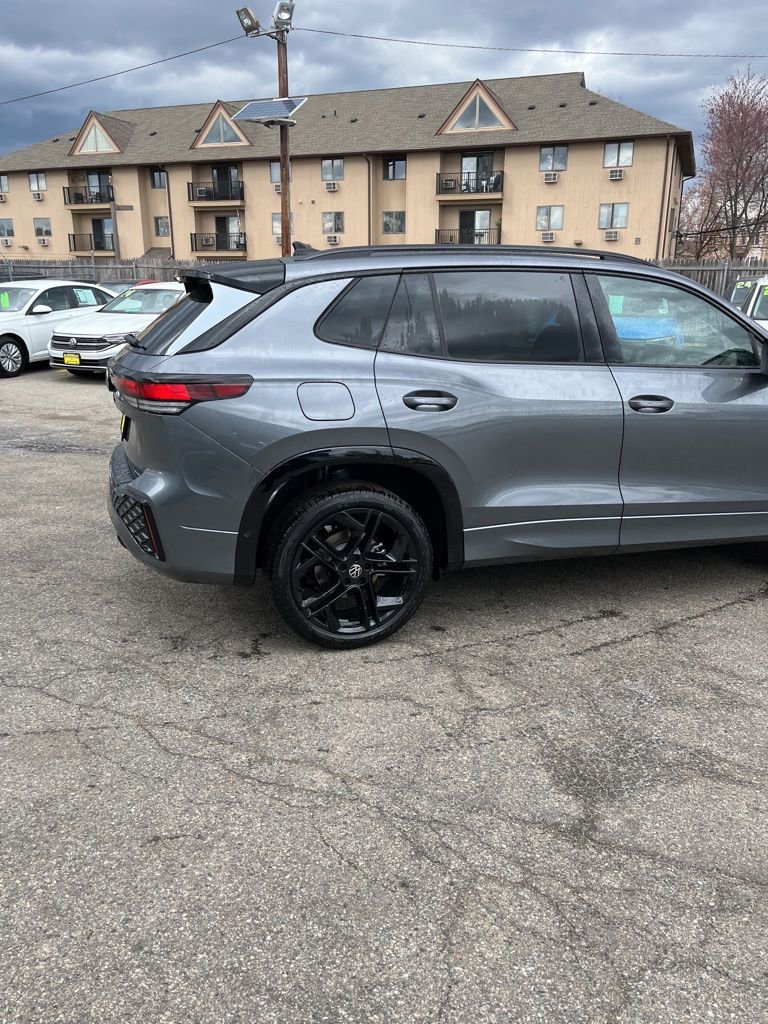 New 2026 Volkswagen Tiguan SE R-Line image 6