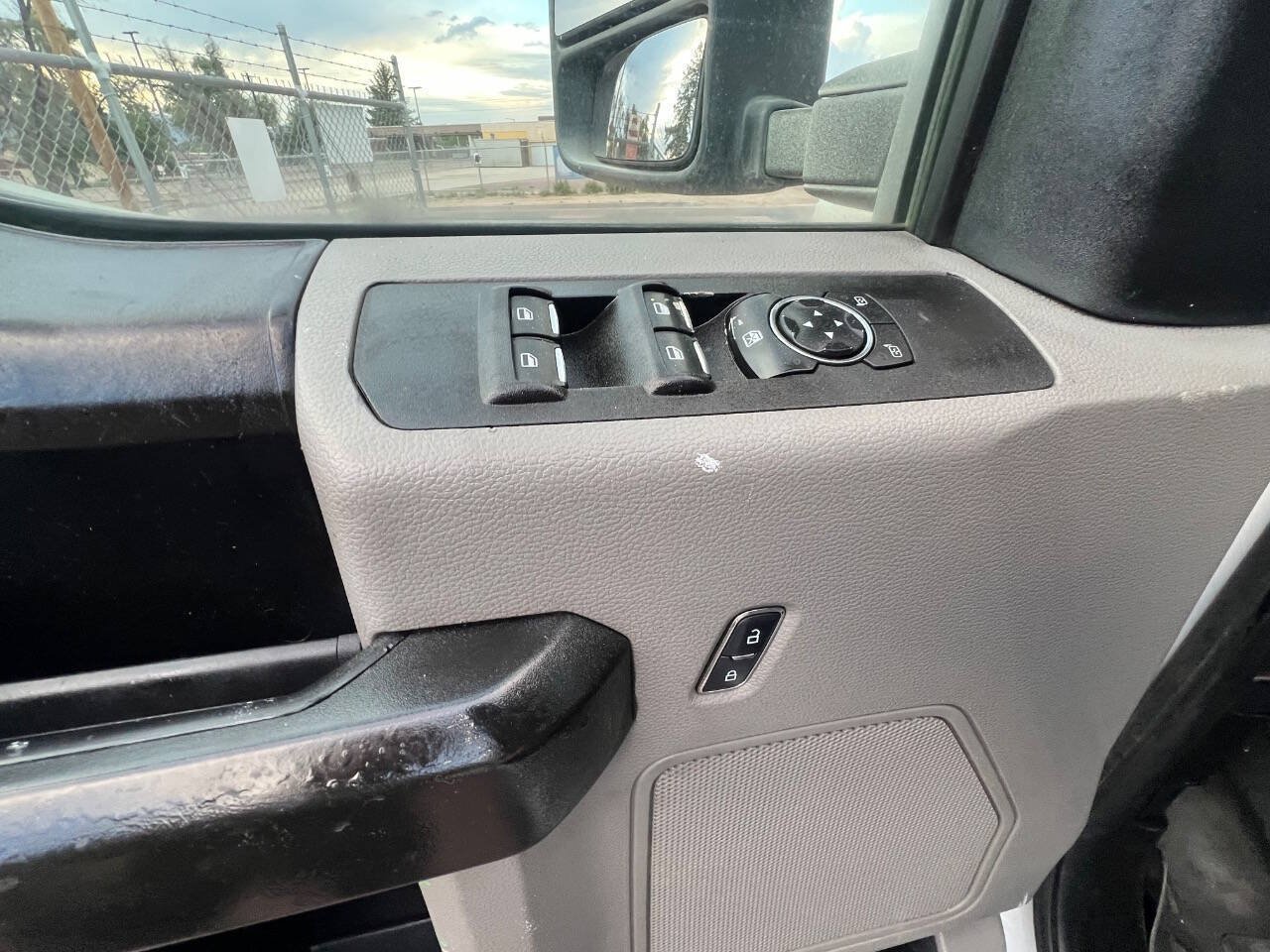 Used 2017 Ford F550 4x4 Crew Cab Super Duty image 14