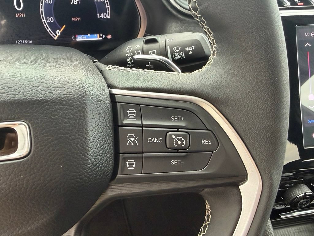 Certified 2025 Jeep Grand Cherokee Altitude AWD/4WD image 23