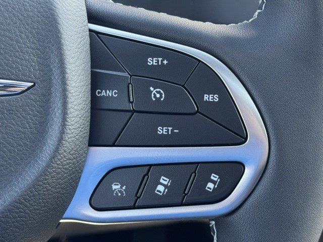 New 2026 Chrysler Pacifica Select image 18