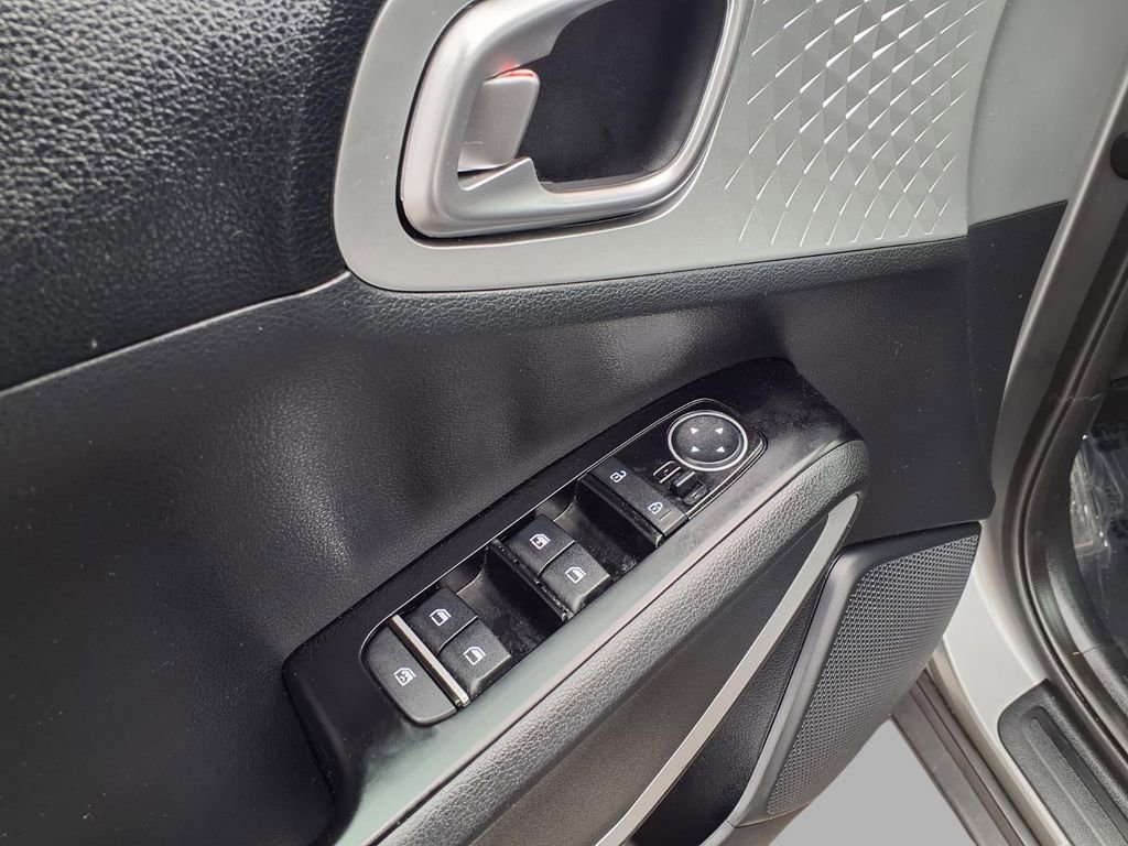 Used 2025 Kia Soul LX w/ LX Technology Package image 17