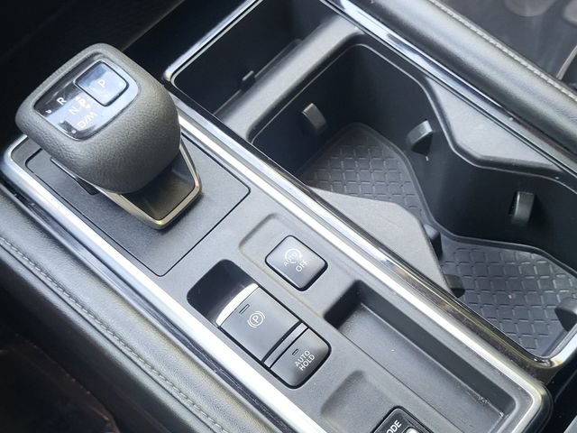 Used 2022 Nissan Pathfinder SL w/ SL Black Package FWD image 16