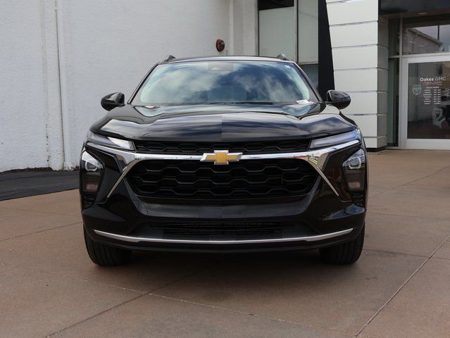 Certified 2025 Chevrolet Trax LT image 3