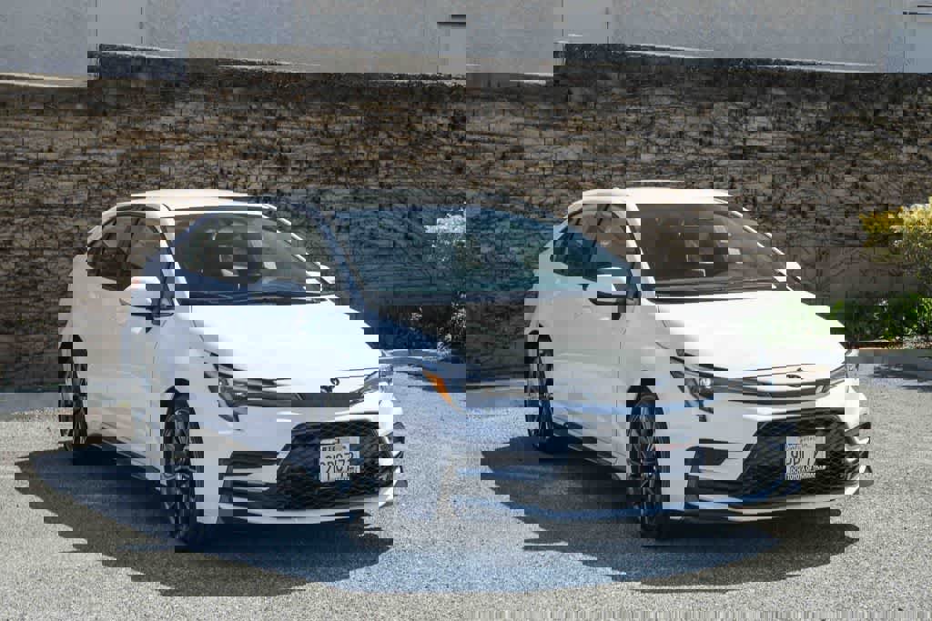 Used 2025 Toyota Corolla SE image 3