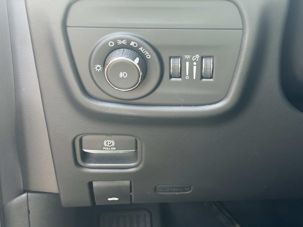 Used 2023 Jeep Grand Cherokee L Summit AWD/4WD image 14