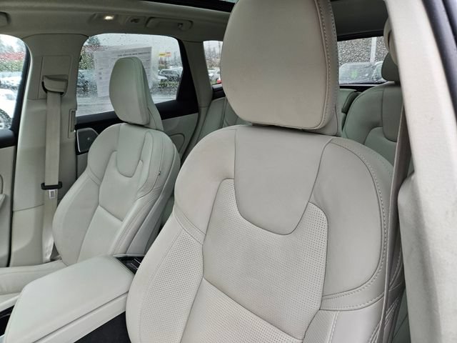 Certified 2023 Volvo XC60 B5 Ultimate w/ Protection Package Premier AWD/4WD image 14