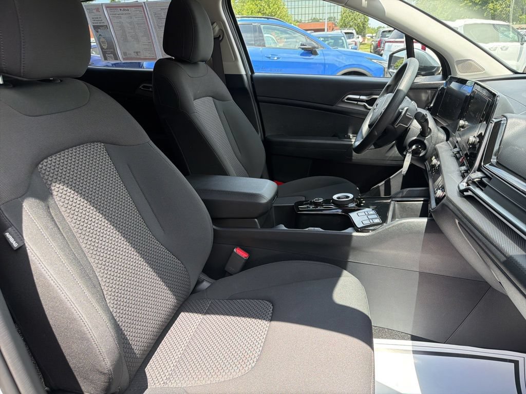 Used 2025 Kia Sportage LX AWD/4WD image 11