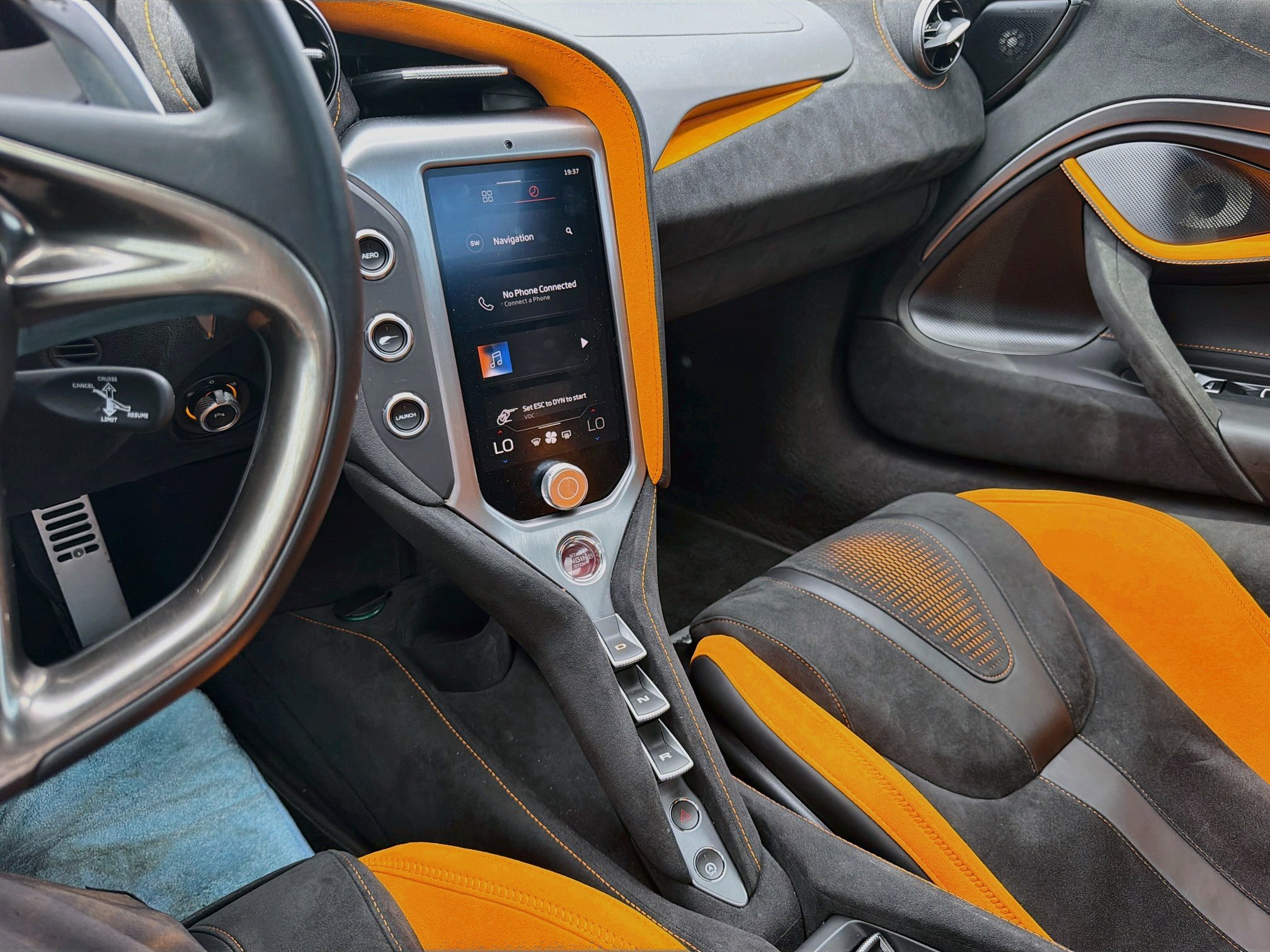 Used 2024 McLaren 750S Spider RWD image 21